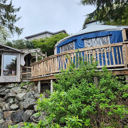 Lunar Cove Inn Charters And Tours Tofino Esterno foto