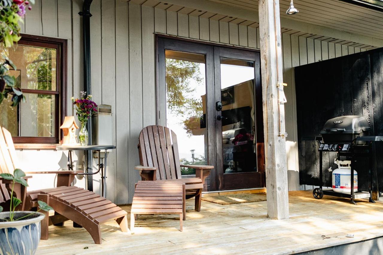 Lunar Cove Inn Charters And Tours Tofino Esterno foto