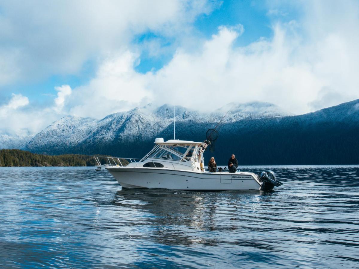 Lunar Cove Inn Charters And Tours Tofino Esterno foto