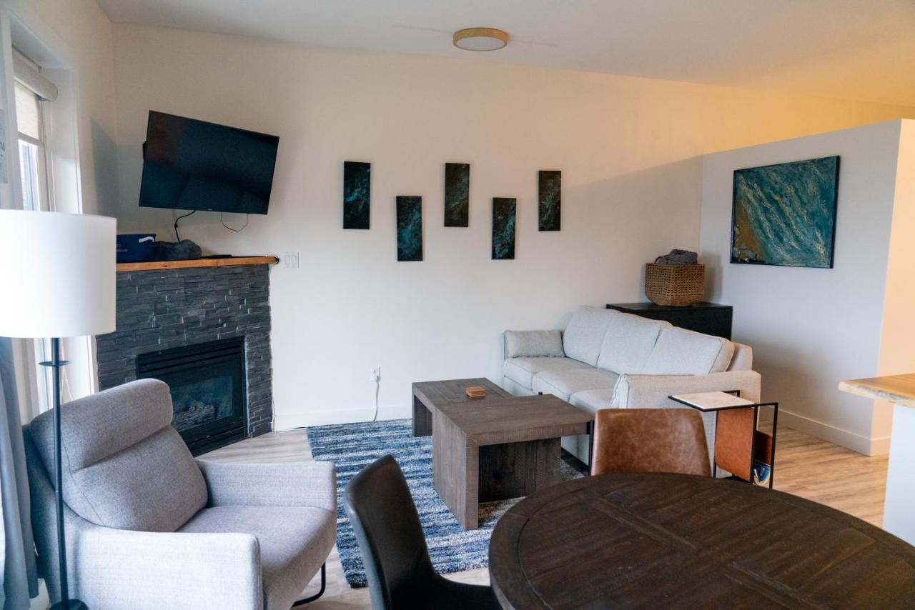 Lunar Cove Inn Charters And Tours Tofino Esterno foto