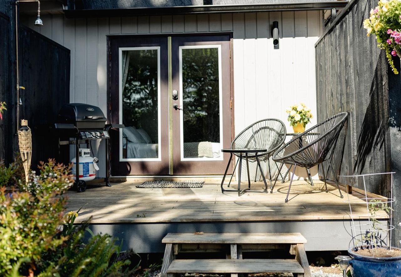 Lunar Cove Inn Charters And Tours Tofino Esterno foto