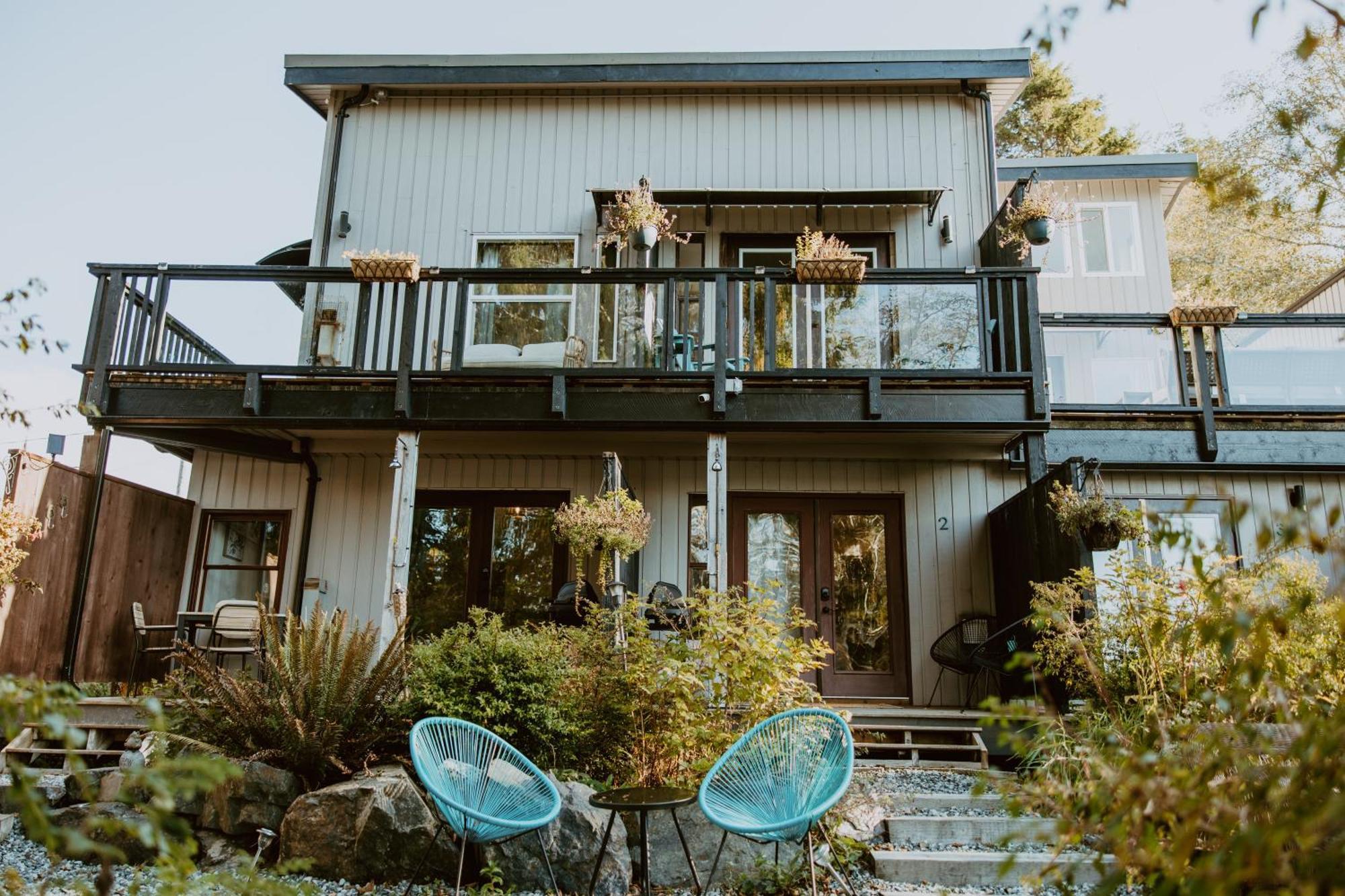 Lunar Cove Inn Charters And Tours Tofino Esterno foto