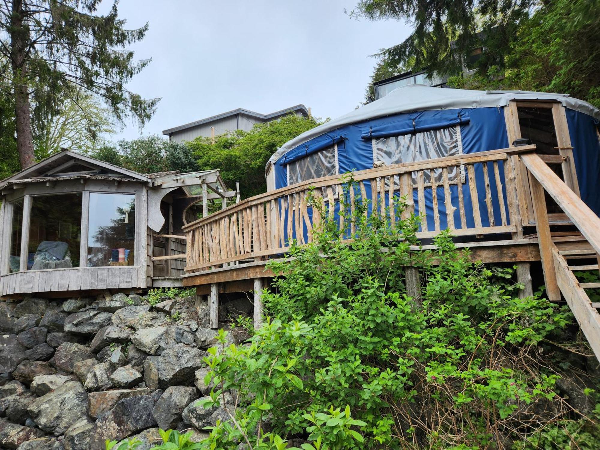 Lunar Cove Inn Charters And Tours Tofino Esterno foto