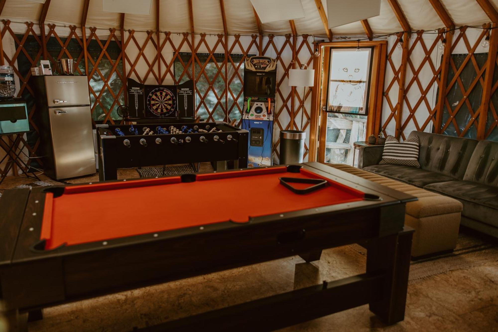 Lunar Cove Inn Charters And Tours Tofino Esterno foto