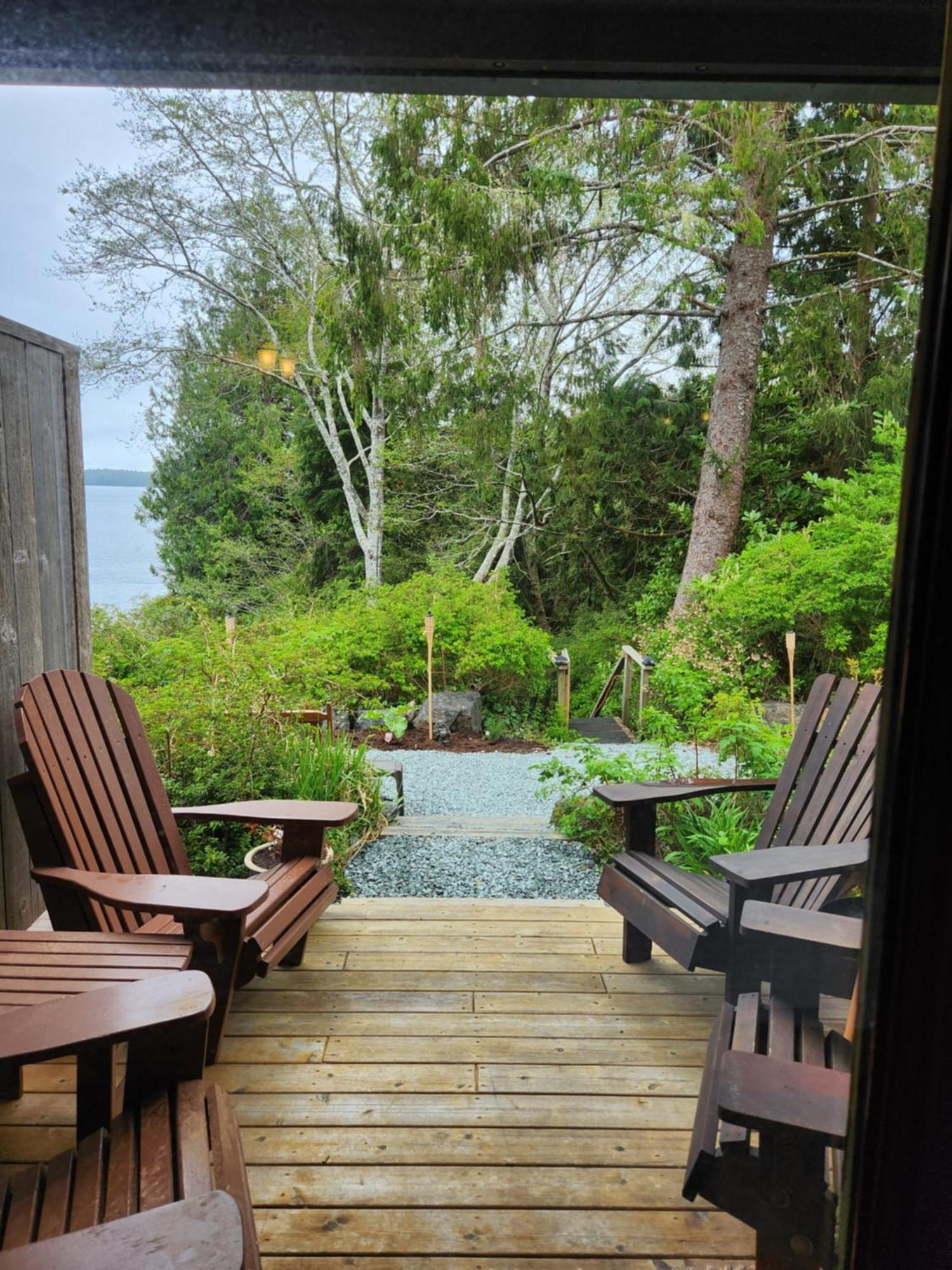 Lunar Cove Inn Charters And Tours Tofino Esterno foto