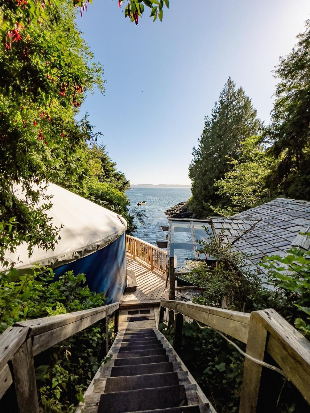 Lunar Cove Inn Charters And Tours Tofino Esterno foto